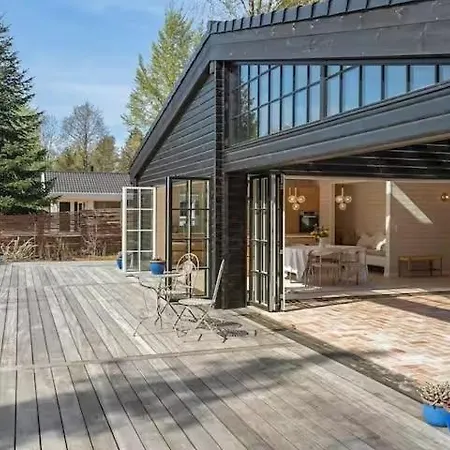 Hébergement de vacances Exceptional Architect Designed Near And Forest